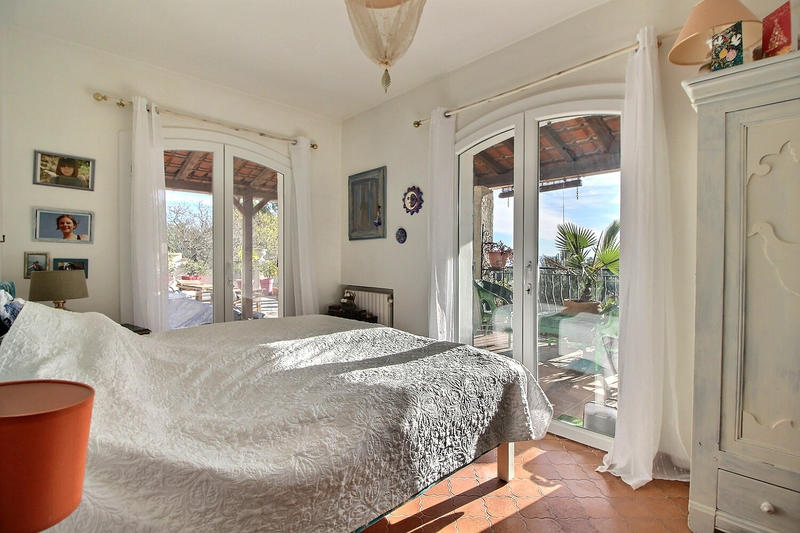 Maison - 220 m² - 6 pièces