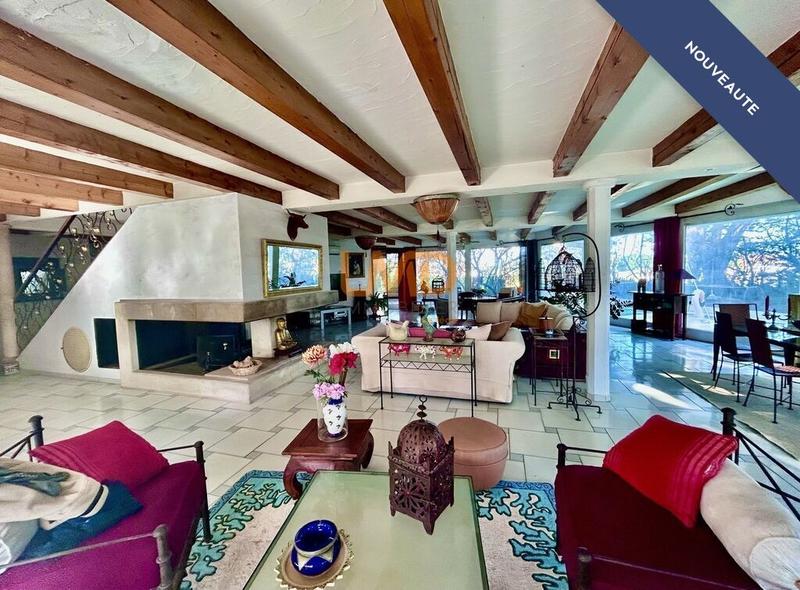 Maison d'architecte - 405 m² - 8 pièces