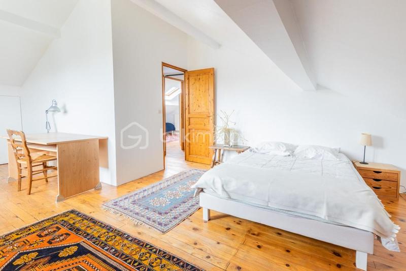 Demeure - 257 m² - 9 pièces