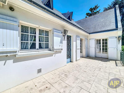 Maison - 177 m² - 7 pièces