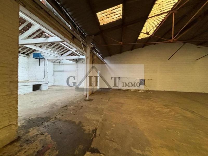 Entrepôt - 1 075 m²