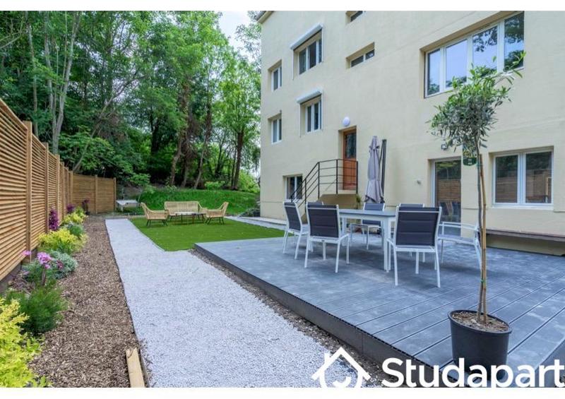 Maison - 273 m² - 17 pièces