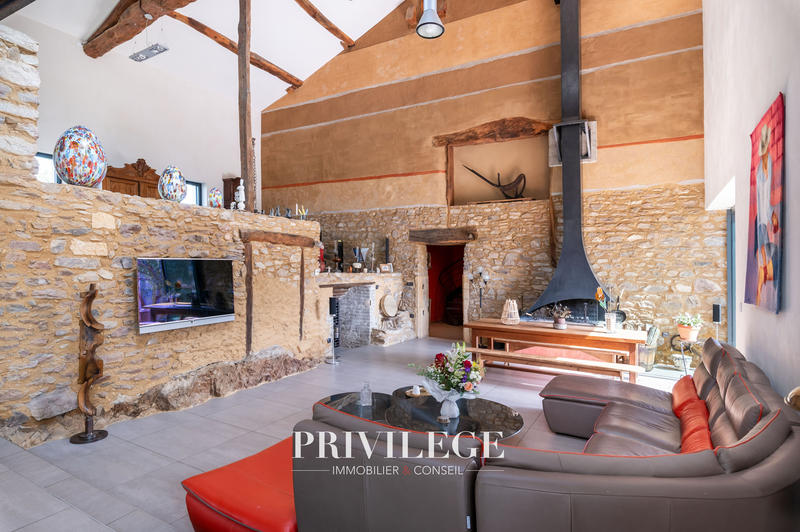 Propriété - 304 m² - 6 pièces