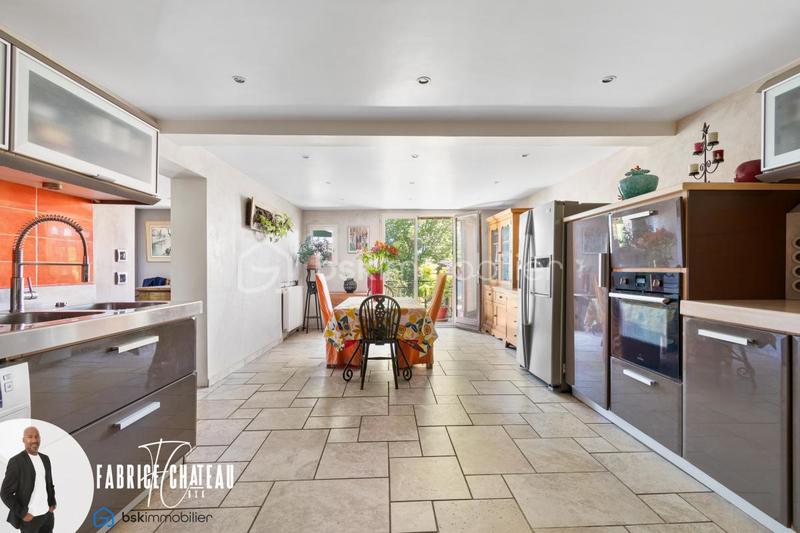 Maison - 212 m² - 8 pièces