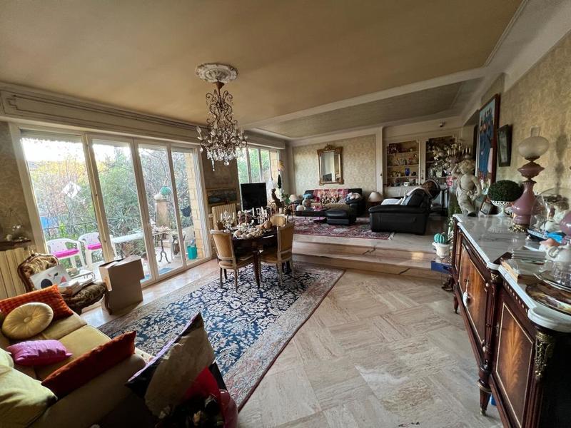 Maison - 230 m² - 6 pièces