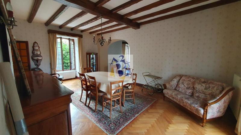 Maison - 221 m² - 9 pièces