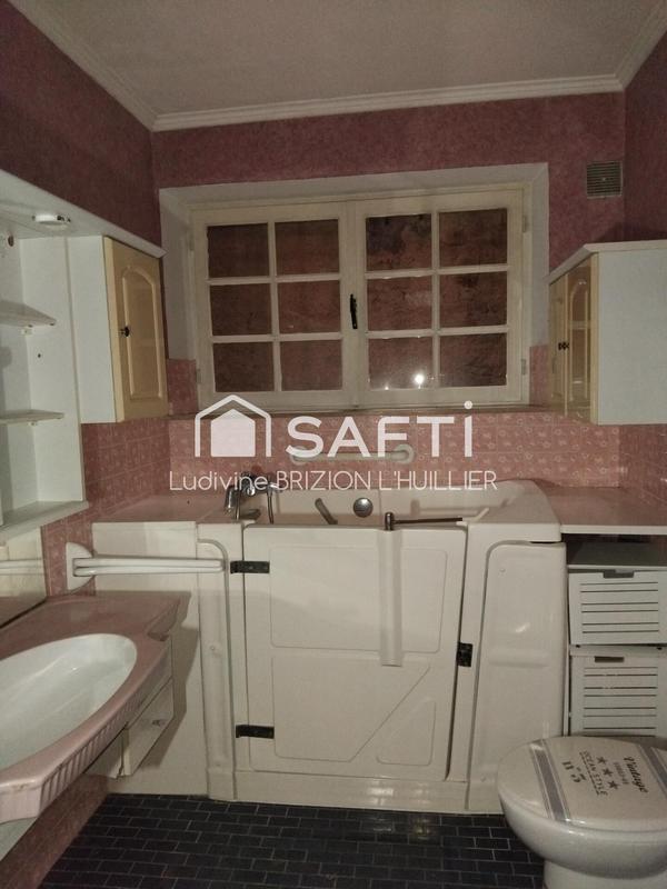 Maison - 240 m² - 9 pièces