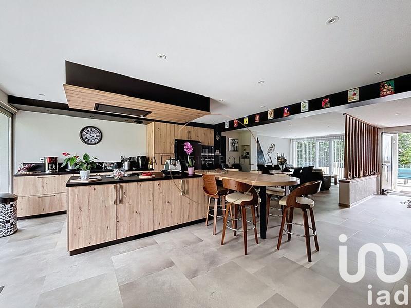 Maison - 181 m² - 7 pièces