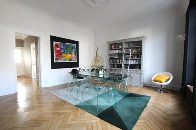 Appartement - 177 m² - 6 pièces