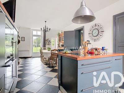 Maison - 285 m² - 9 pièces