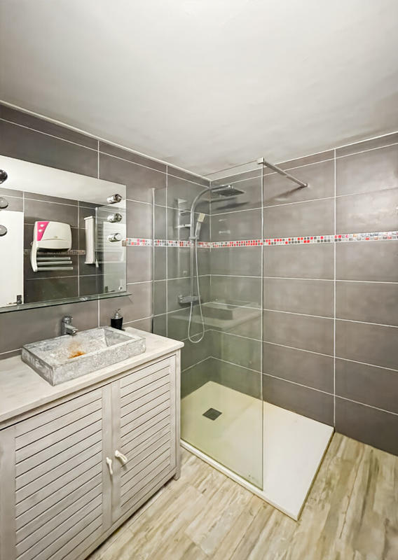 Maison - 250 m² - 6 pièces