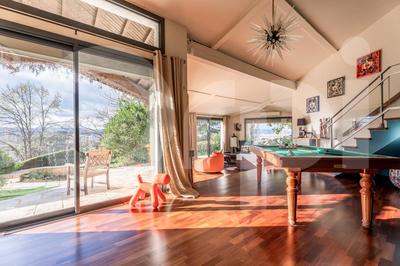 Villa - 366 m² - 6 pièces