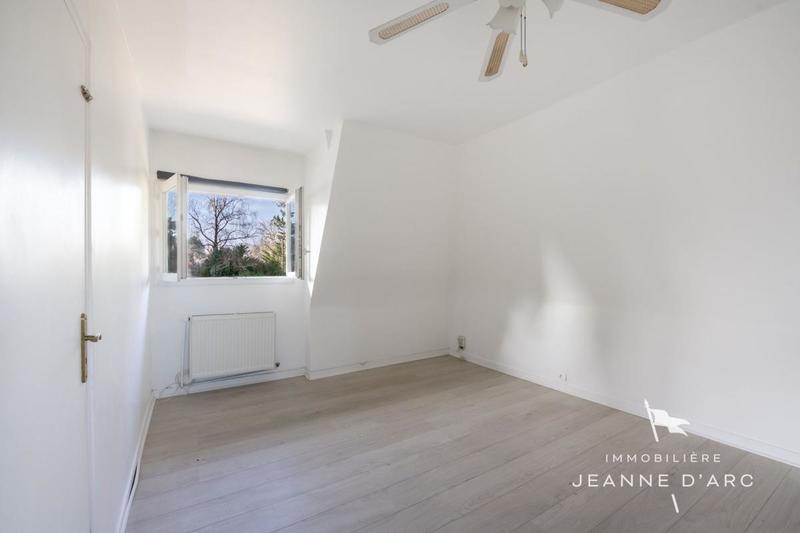 Propriété - 260 m² - 10 pièces