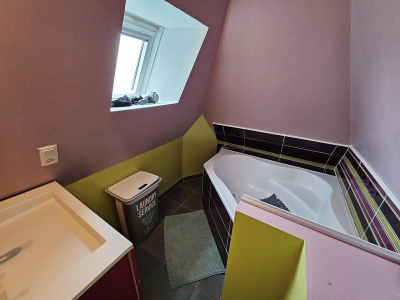 Maison - 143 m² - 9 pièces