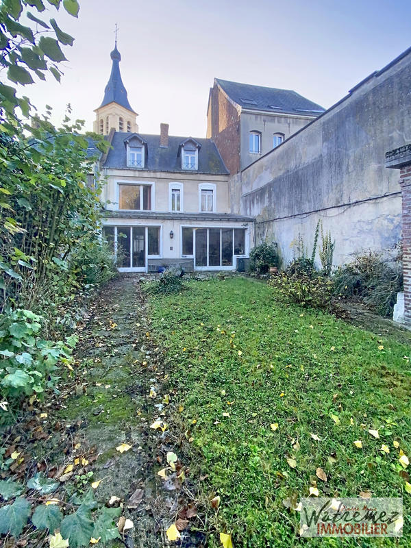 Maison - 254 m² - 10 pièces