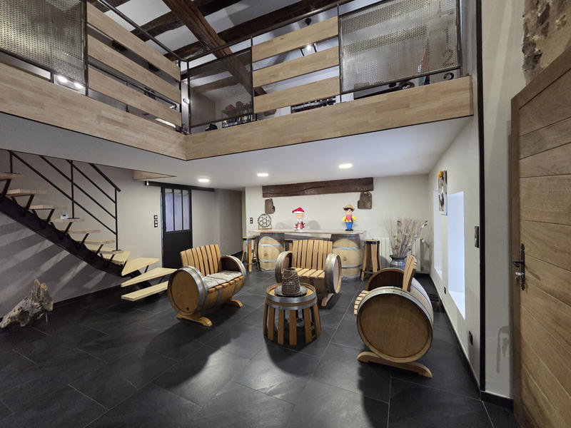 Maison - 222 m² - 7 pièces