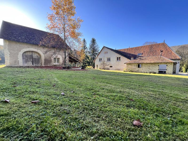 Maison - 430 m² - 10 pièces