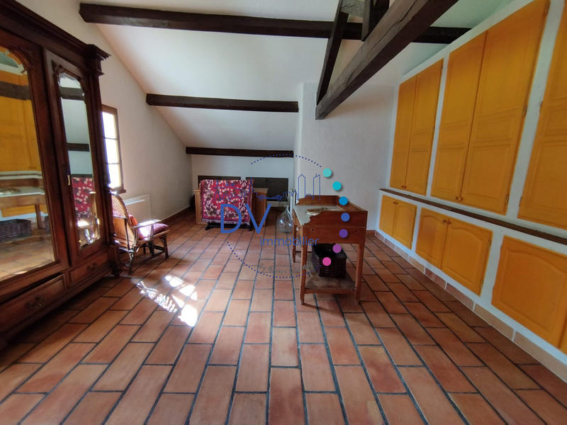 Maison - 230 m² - 7 pièces