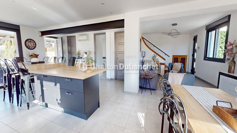 Maison - 167 m² - 6 pièces