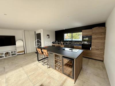 Maison - 97 m² - 4 pièces