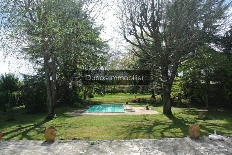 Maison - 221 m² - 8 pièces