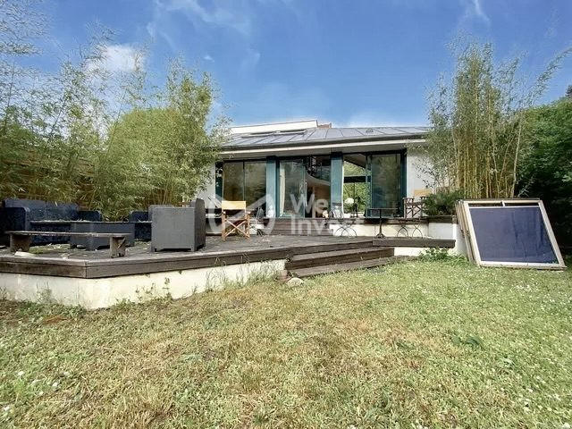 Maison - 247 m² - 11 pièces