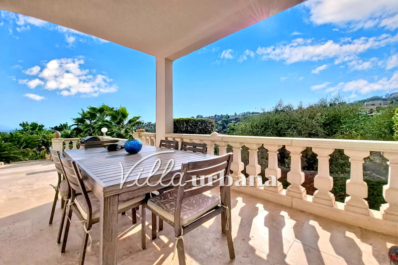 Maison - 218 m² - 6 pièces