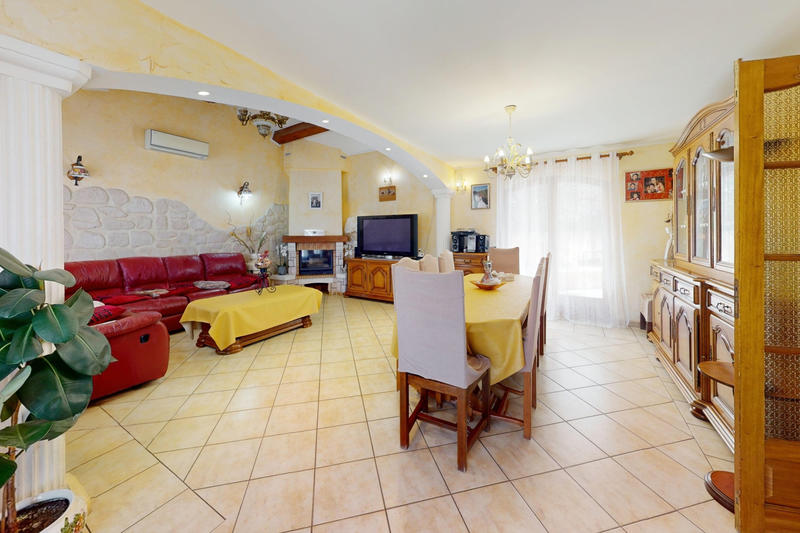 Maison - 190 m² - 5 pièces