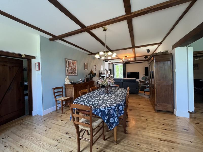 Maison - 198 m² - 8 pièces