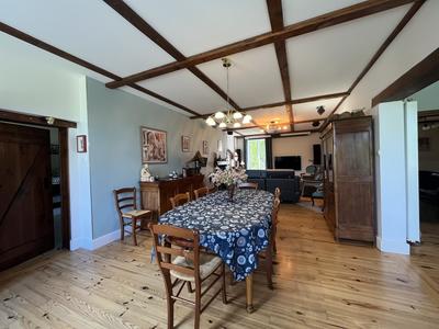 Maison - 198 m² - 8 pièces