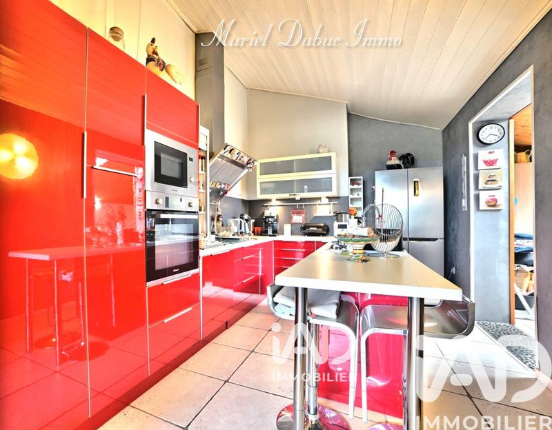 Maison - 239 m² - 8 pièces
