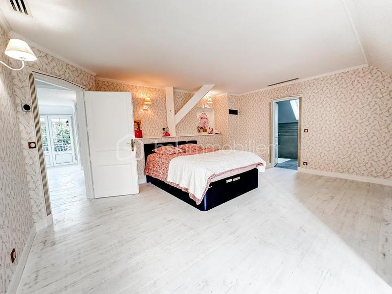 Demeure - 496 m² - 14 pièces