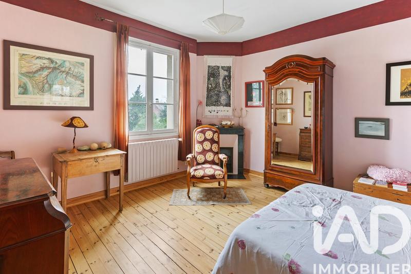 Maison - 215 m² - 8 pièces