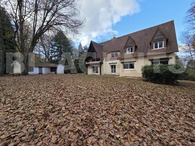 Maison - 213 m² - 7 pièces