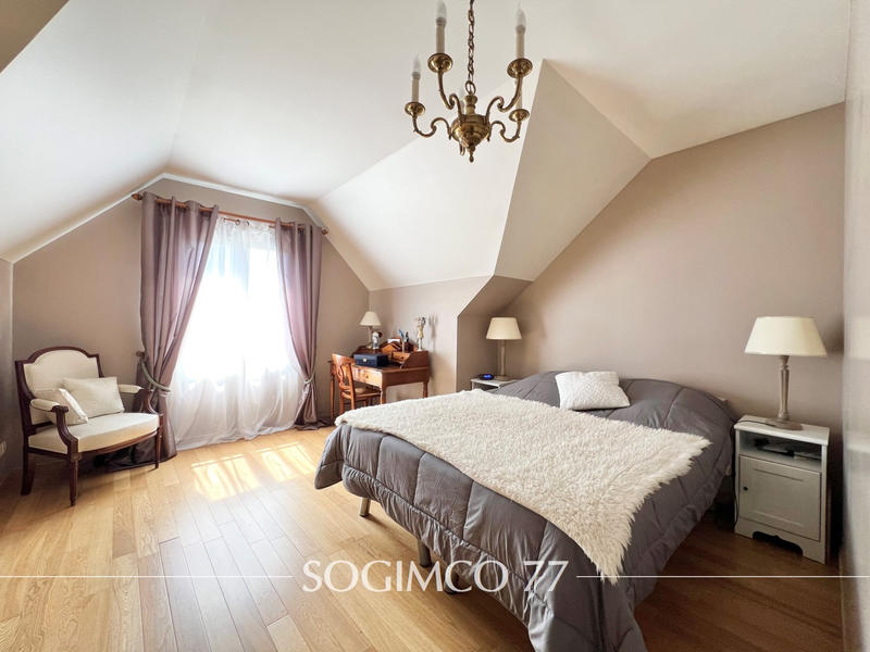 Maison - 179 m² - 7 pièces