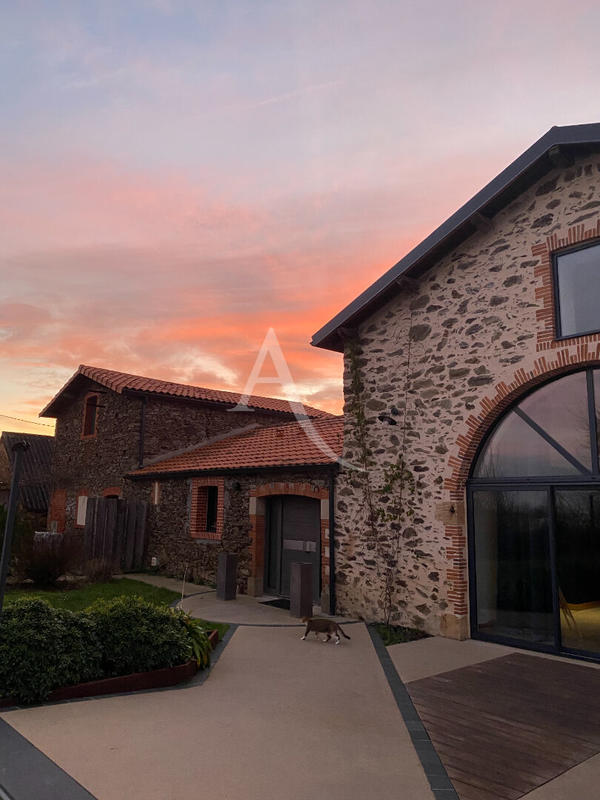 Villa - 211 m² - 6 pièces