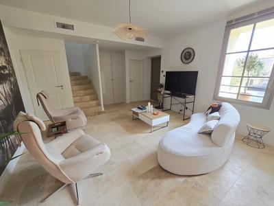 Appartement - 84 m² - 3 pièces