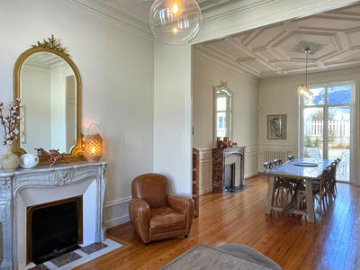 Maison - 256 m² - 9 pièces