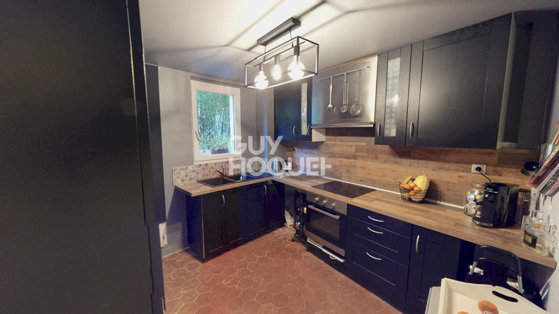 Maison - 417 m² - 15 pièces