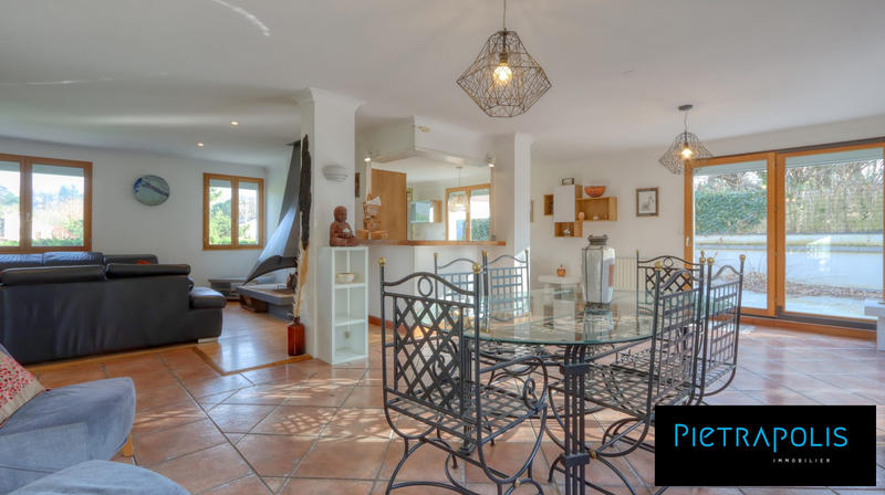 Maison - 270 m² - 9 pièces