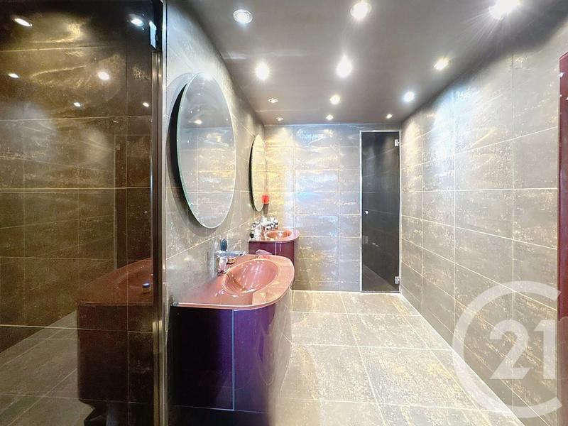 Maison - 237 m² - 7 pièces