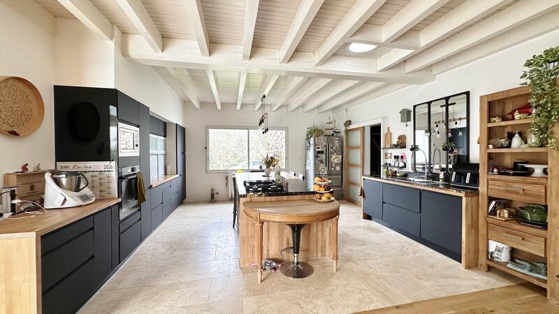 Maison - 360 m² - 12 pièces