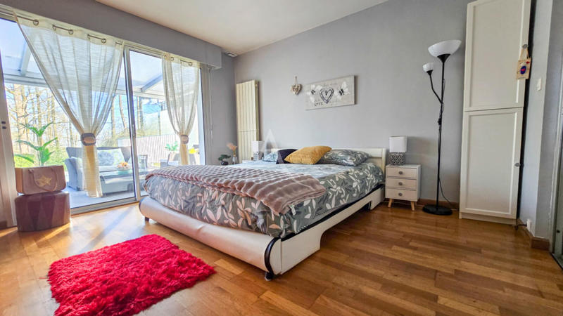 Maison - 185 m² - 8 pièces