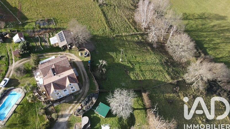 Maison - 236 m² - 7 pièces