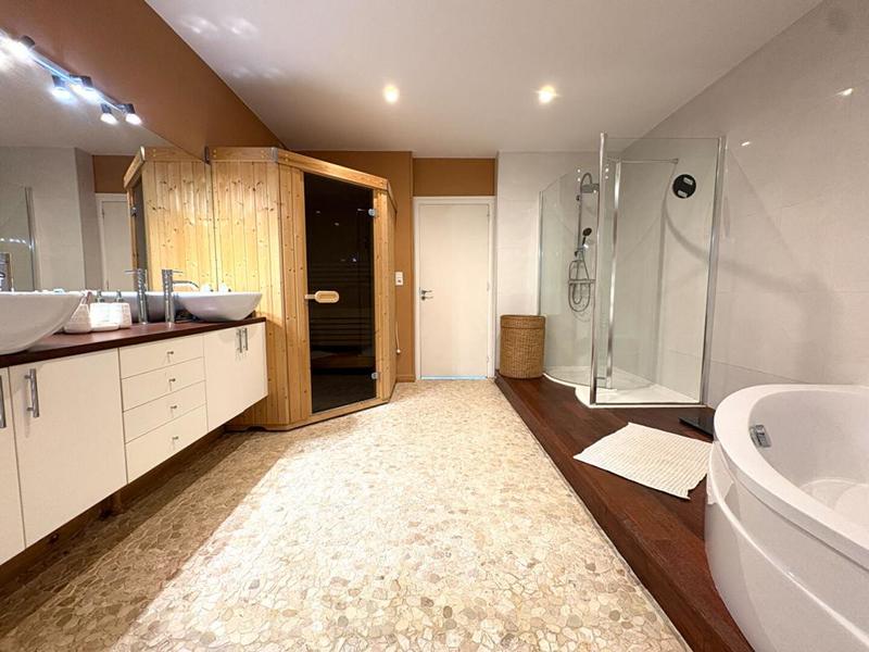 Appartement - 206 m² - 6 pièces