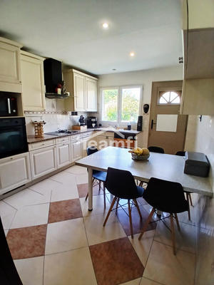 Maison traditionnelle - 160 m² - 6 pièces