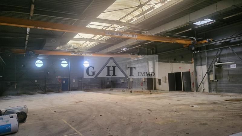 Entrepôt - 972 m²