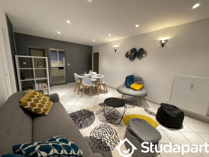 Chambre - 10 m² - 1 pièce