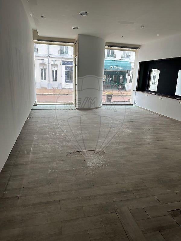 Local commercial - 276 m² - 3 pièces