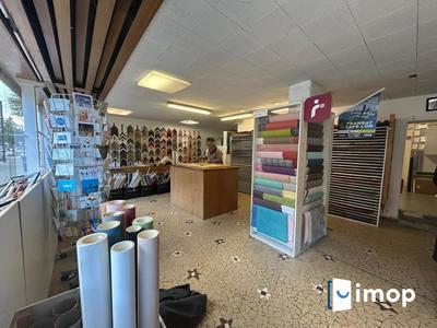 Local commercial - 140 m² - 6 pièces